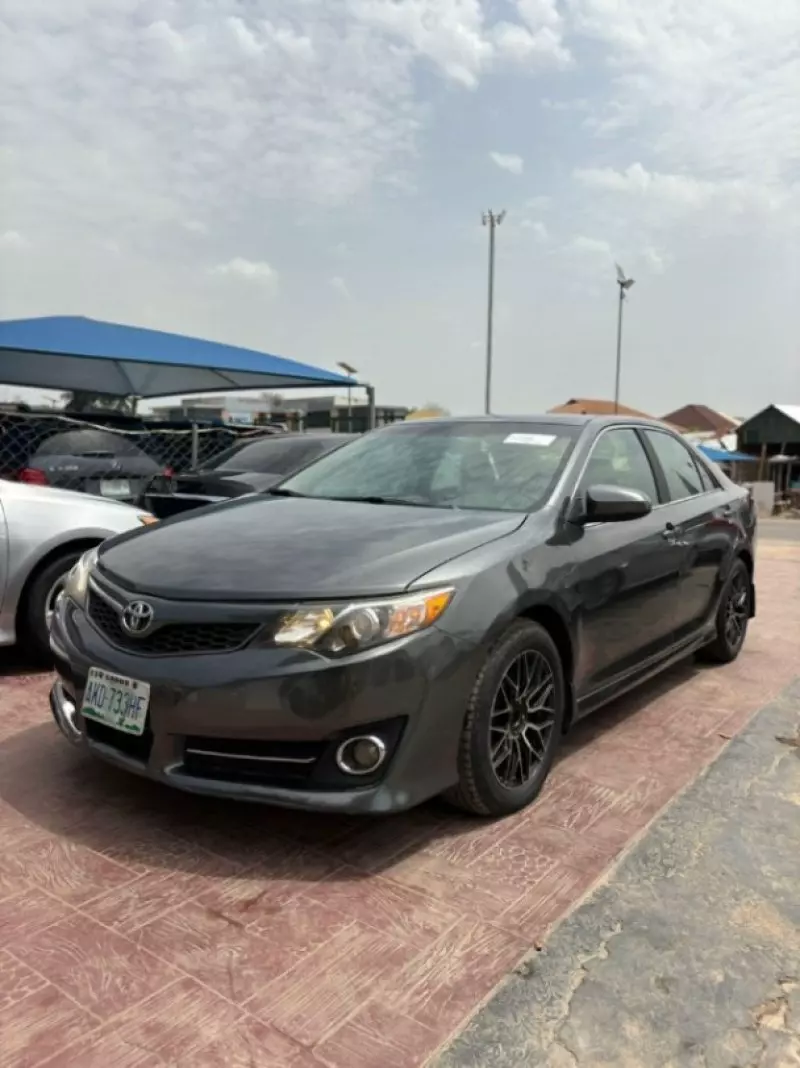 TOYOTA Camry - 2012