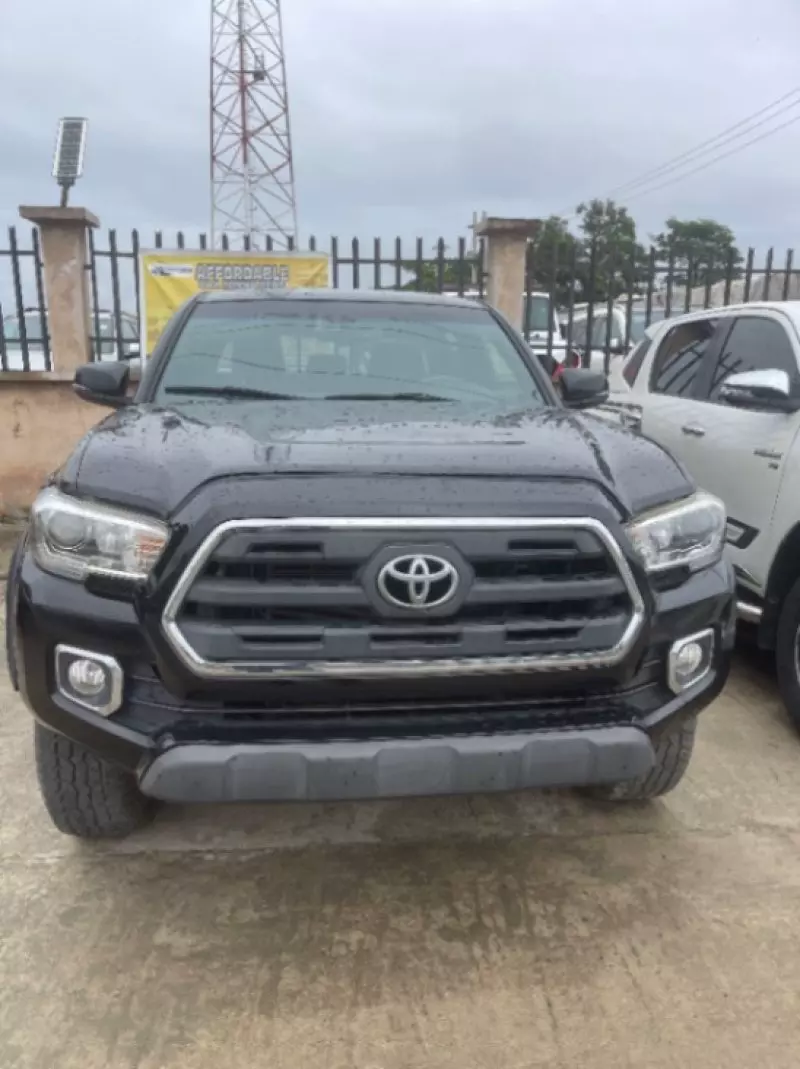 Toyota Tacoma   - 2018