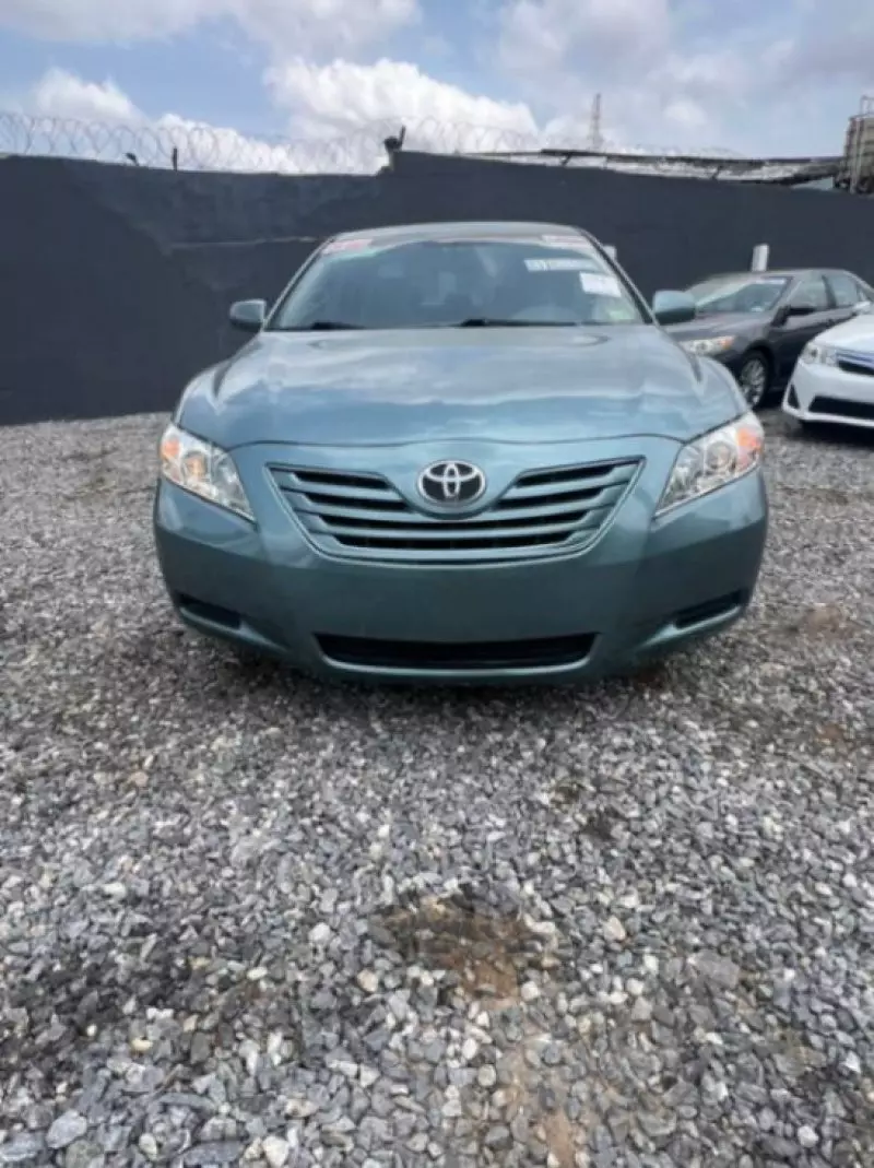 Toyota Camry   - 2009