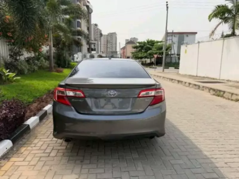 Toyota Camry   - 2013
