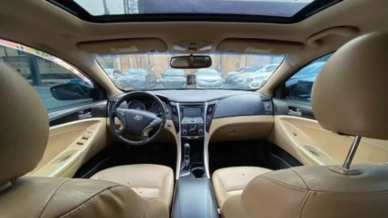Hyundai Sonata   - 2011