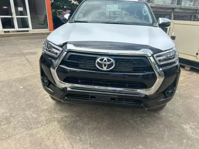 Toyota Hilux   - 2025