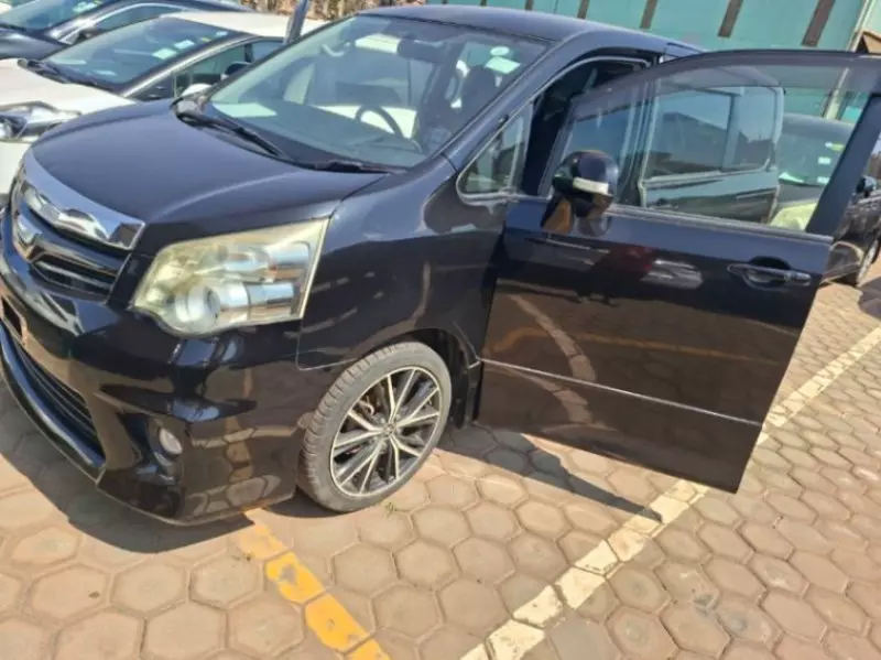 TOYOTA Noah   - 2013