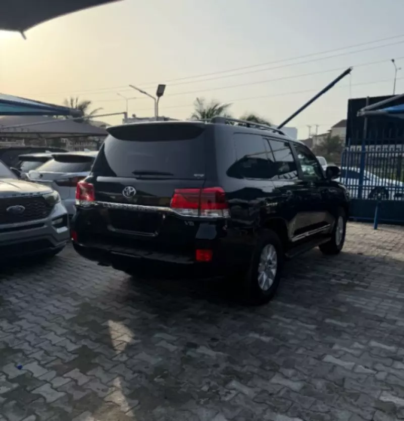 Toyota Landcruiser  V8   - 2016