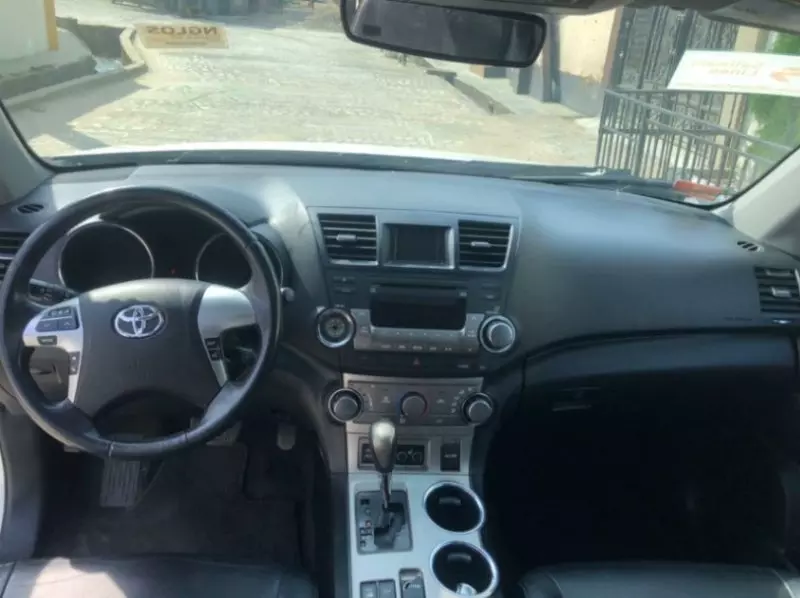 Toyota Highlander   - 2012