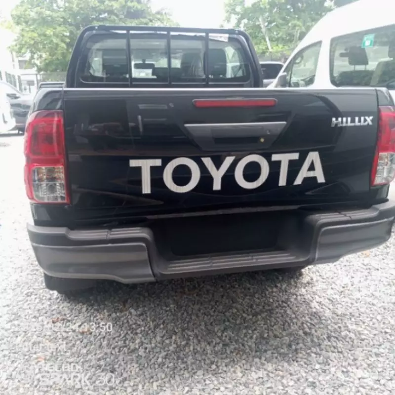 Toyota Hilux   - 2025