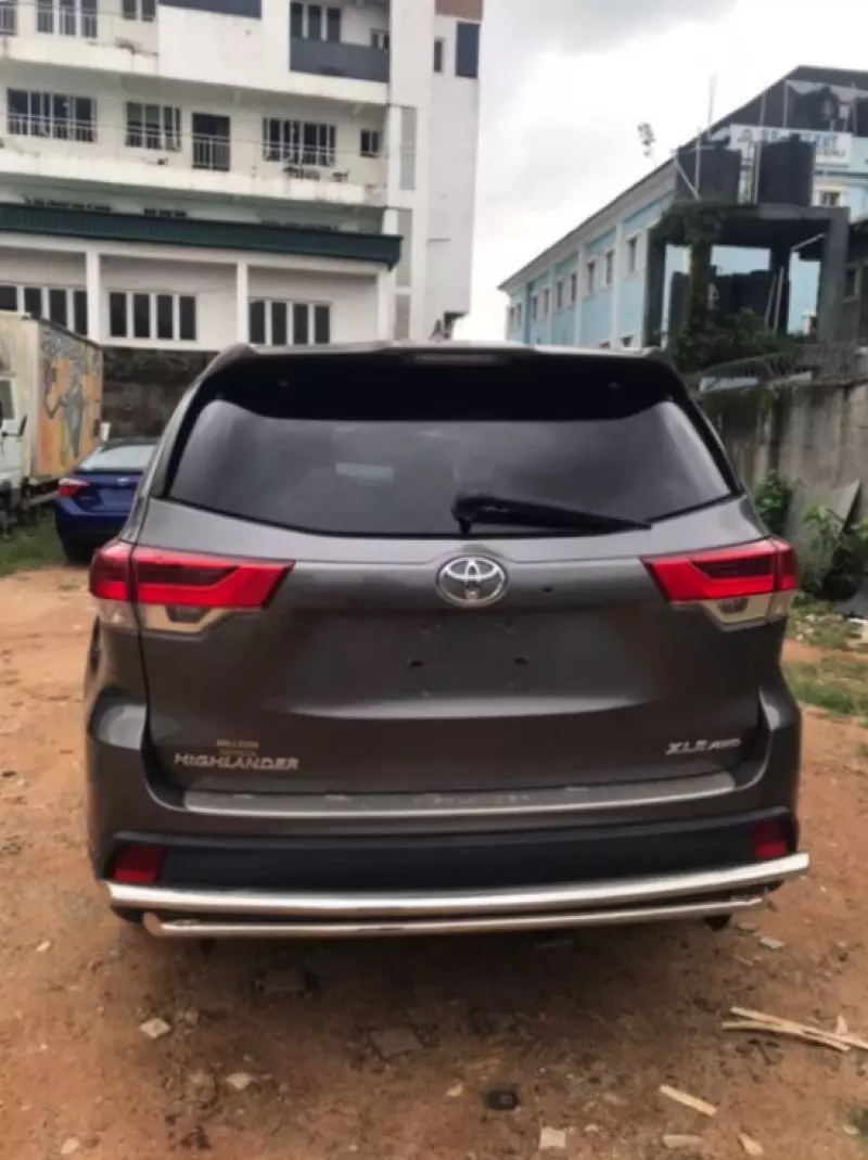 Toyota Highlander   - 2018