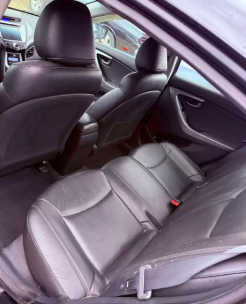 Hyundai Elantra - 2011