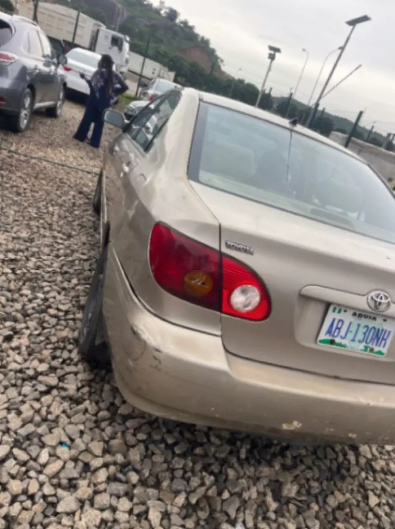 TOYOTA Corolla - 2004