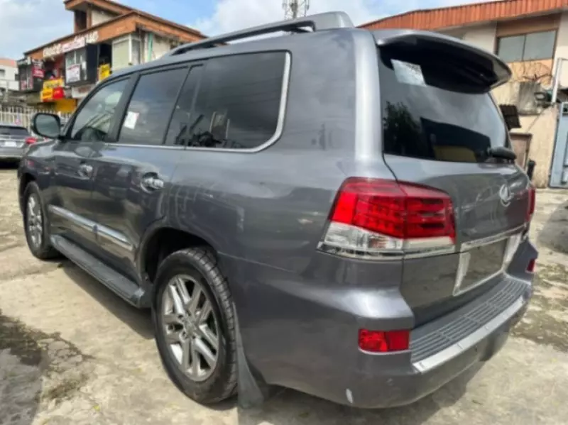 Lexus LX 570   - 2013