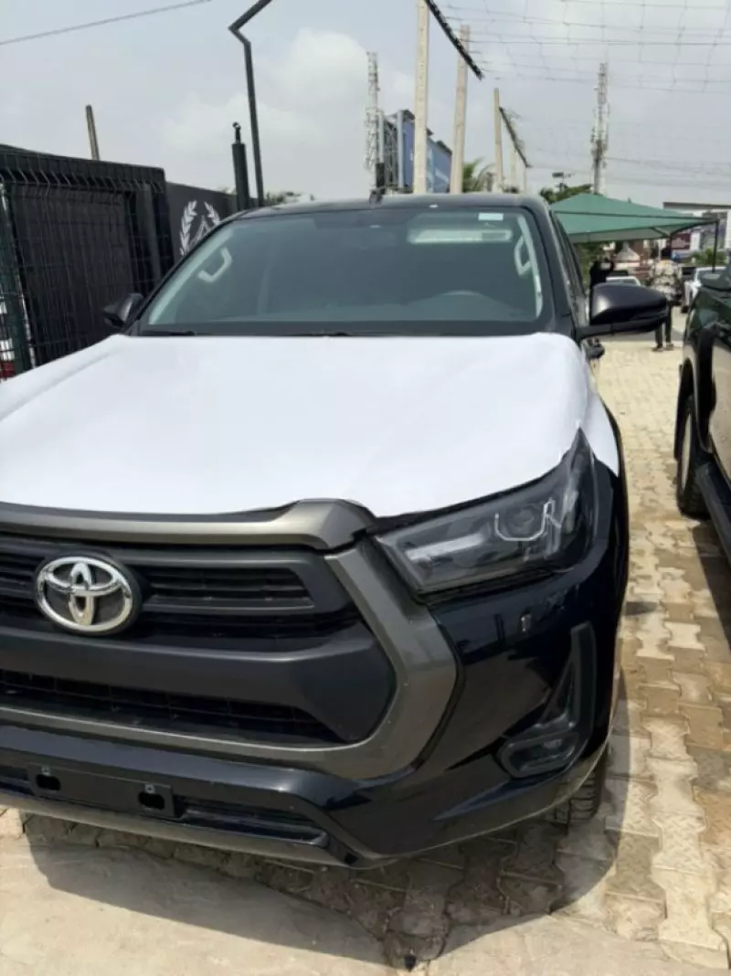 Toyota Hilux   - 2025