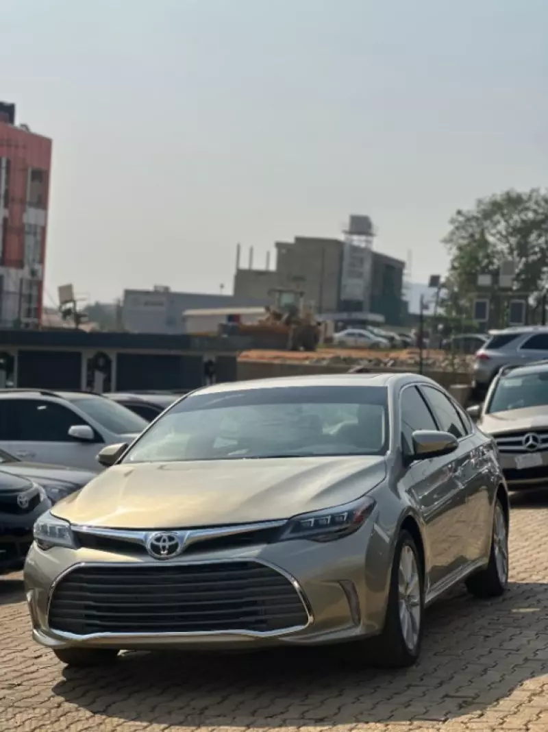 Toyota Avalon   - 2013