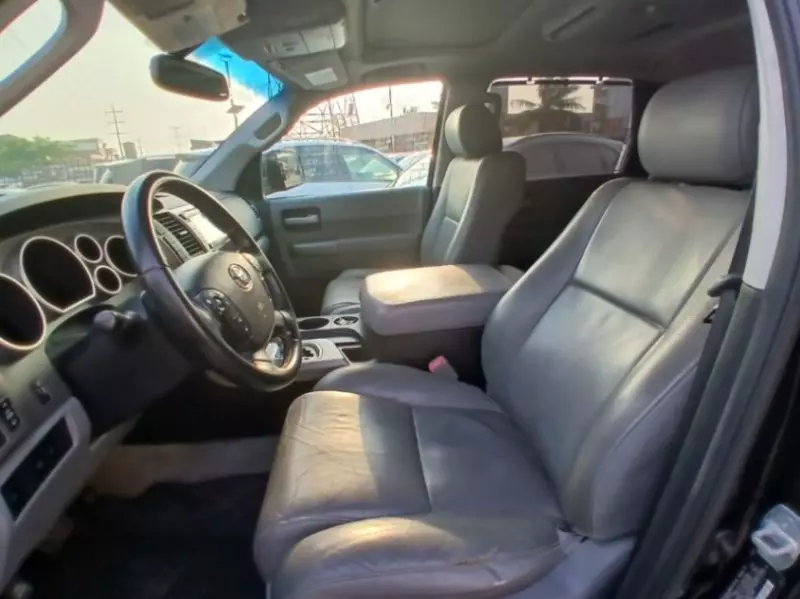TOYOTA Sequoia   - 2011