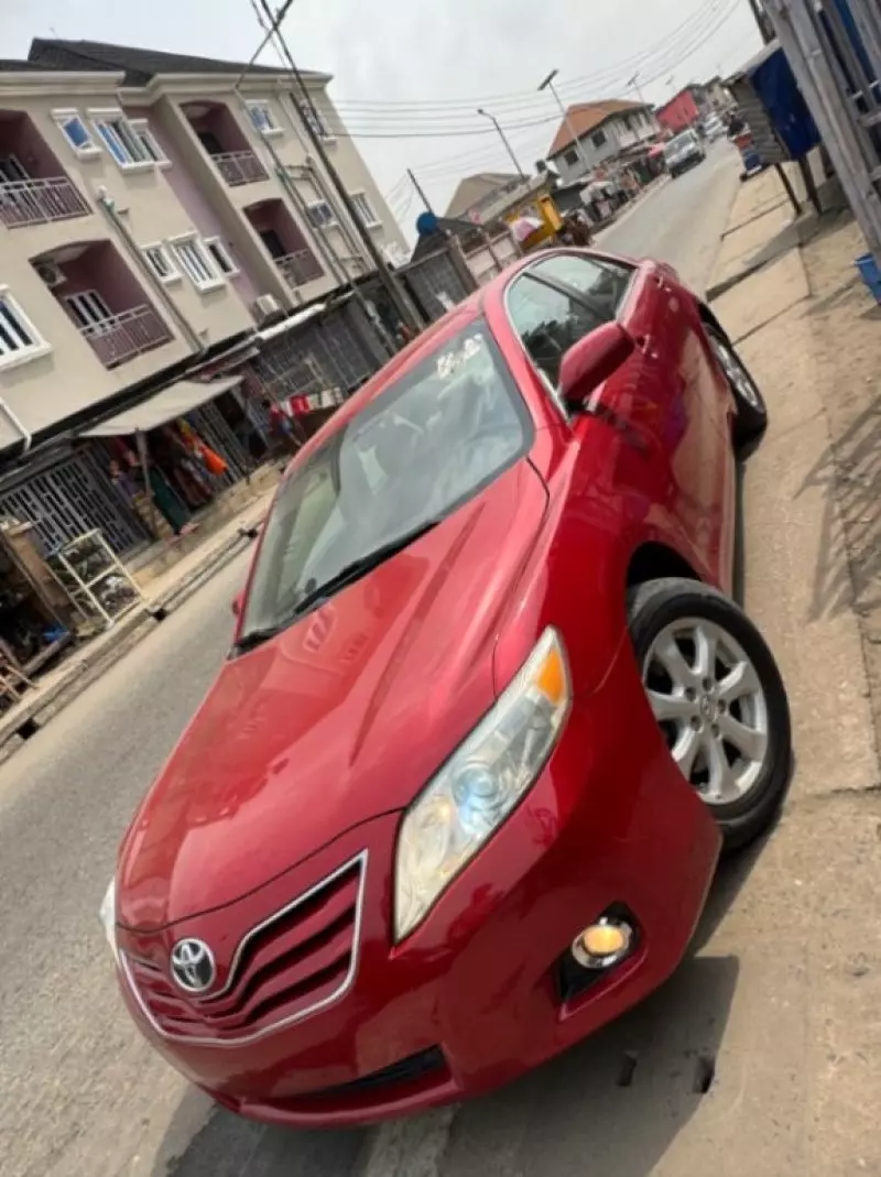 Toyota Camry - 2010