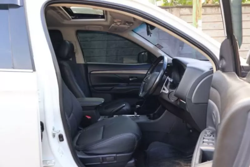 Mitsubishi Outlander GLX   - 2015