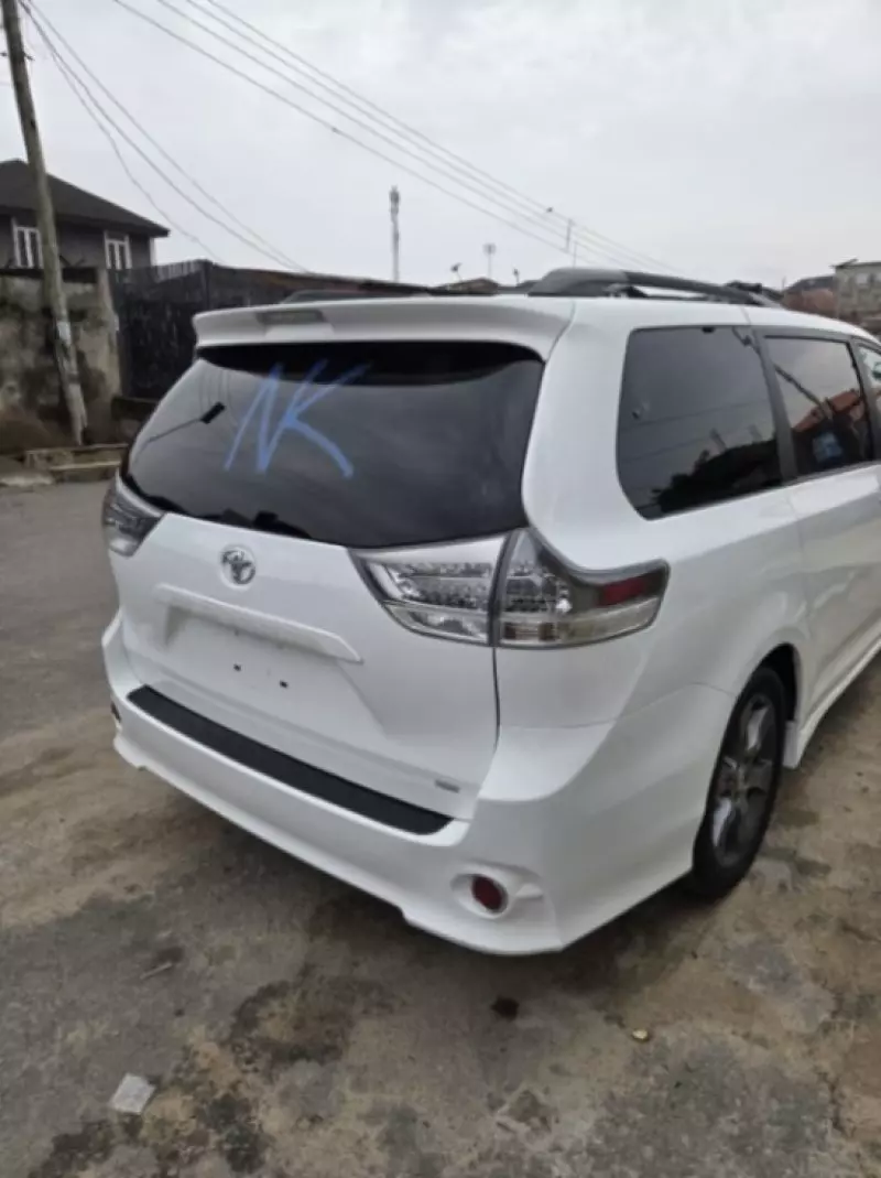 Toyota Sienna   - 2015