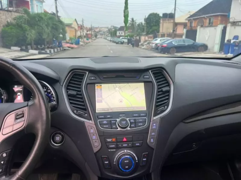 Hyundai Santa Fe   - 2013