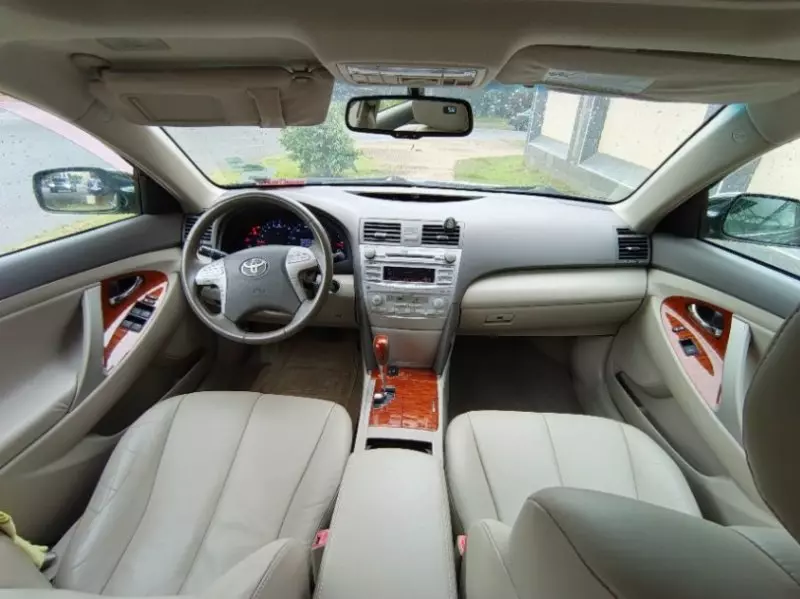 Toyota Camry   - 2011