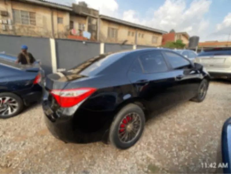 TOYOTA Corolla   - 2015