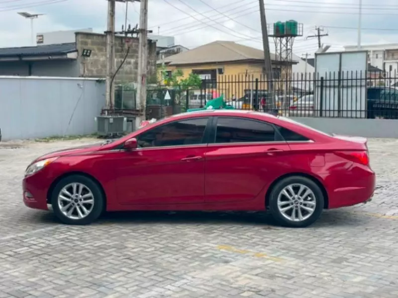 Hyundai Sonata   - 2013