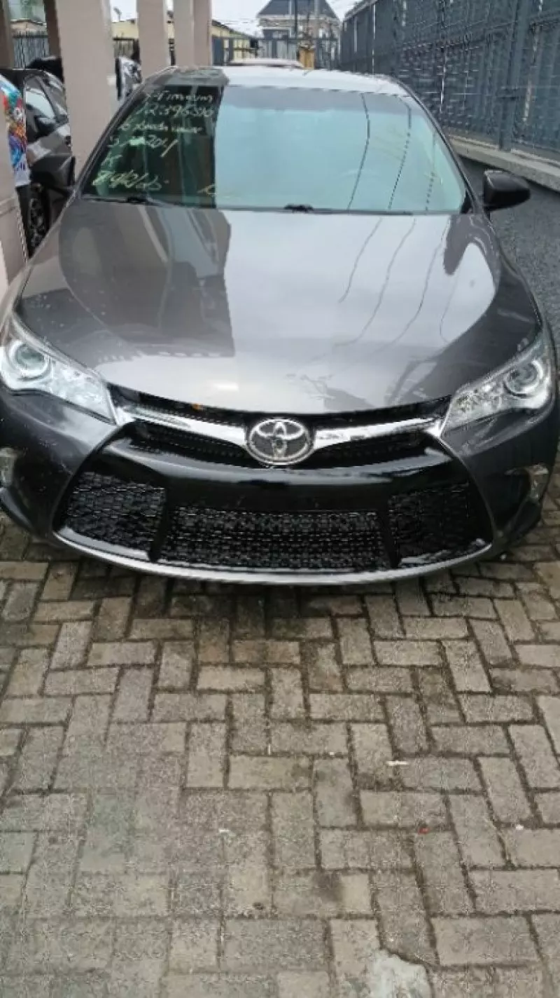 Toyota Camry   - 2016