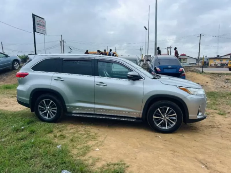 TOYOTA Highlander   - 2017