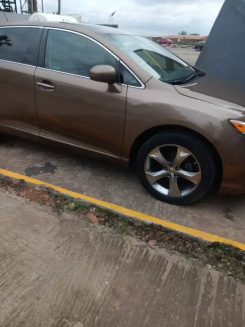 Toyota Venza   - 2011