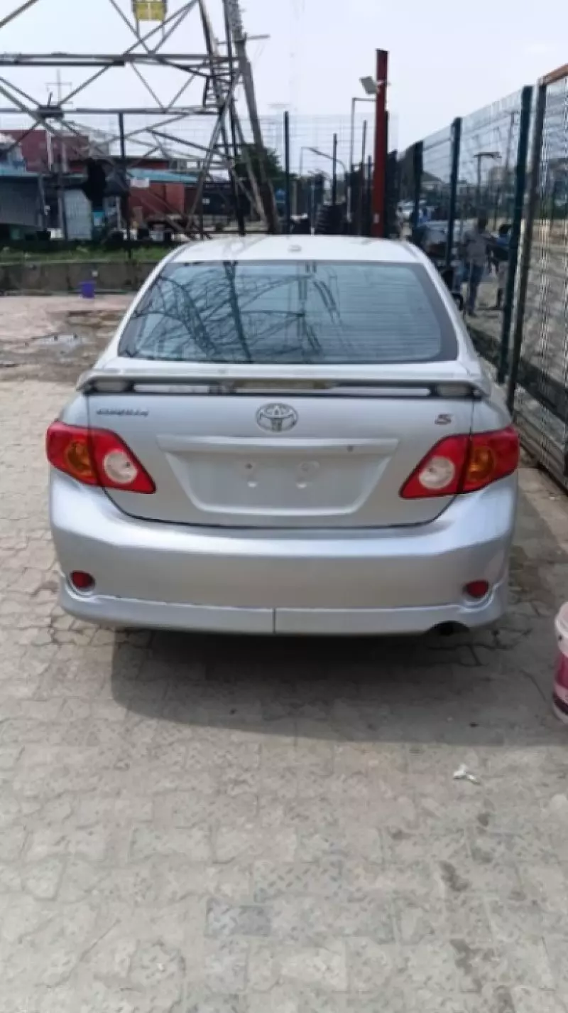 Toyota Corolla   - 2009