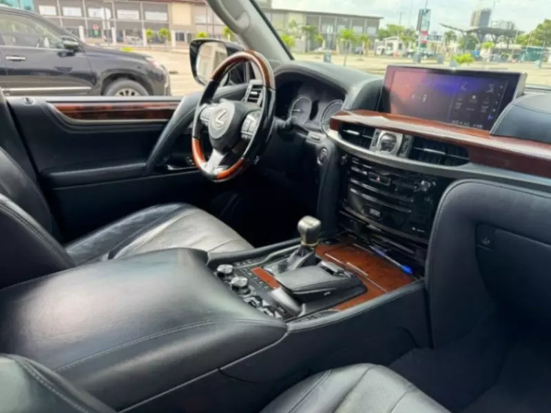 Lexus LX   - 2017