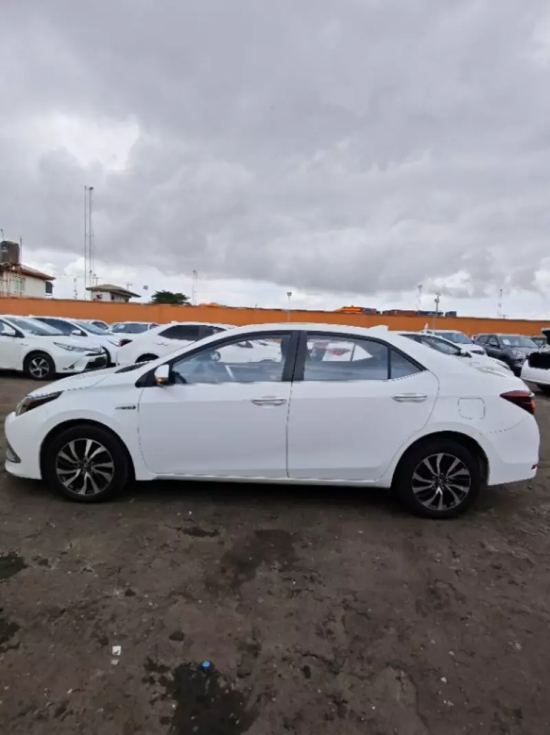 TOYOTA Corolla   - 2018