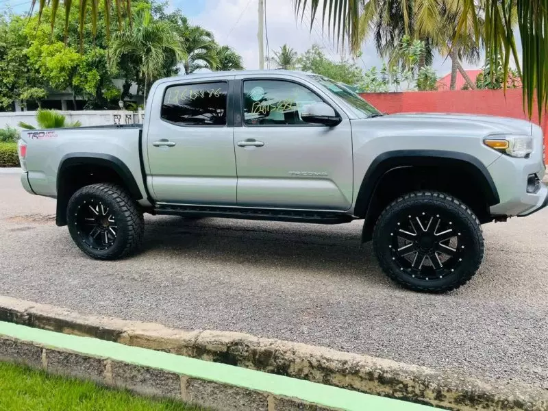 TOYOTA Tacoma   - 2022