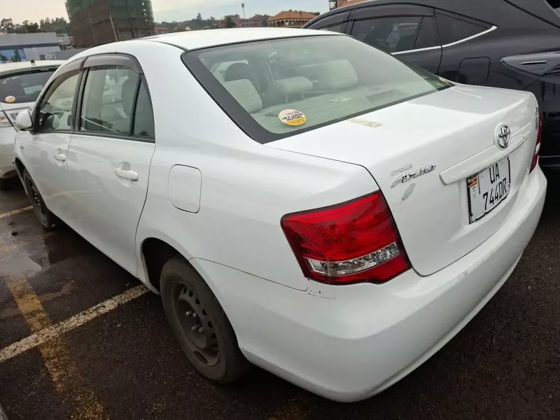 Toyota Axio - 2012