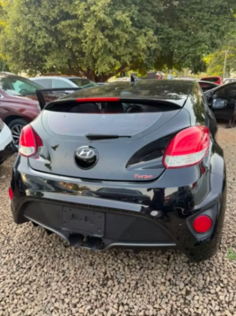 Hyundai Veloster   - 2013