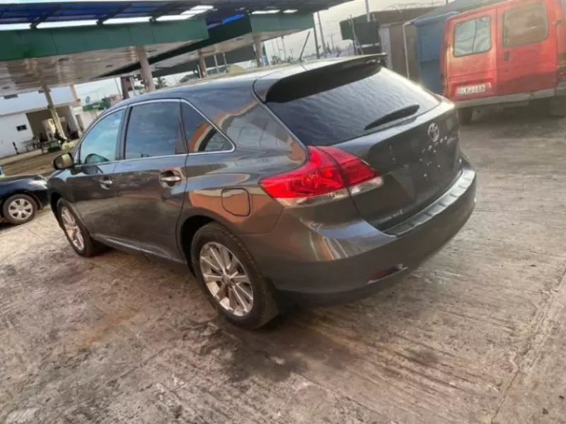 TOYOTA Venza   - 2011