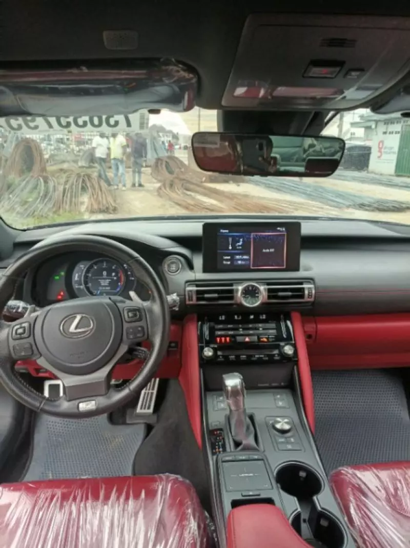 Lexus IS - 2021