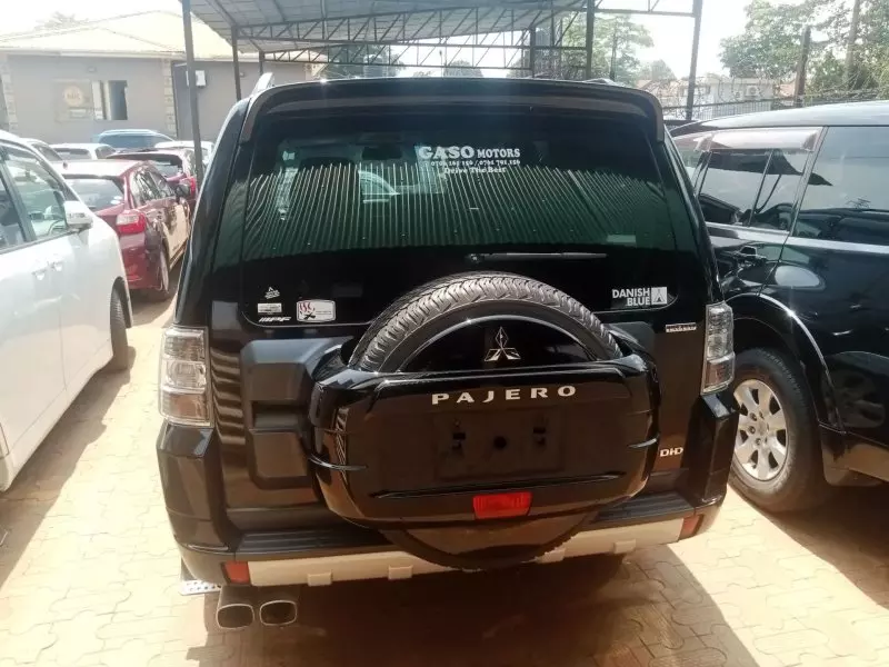 Mitsubishi Pajero   - 2011