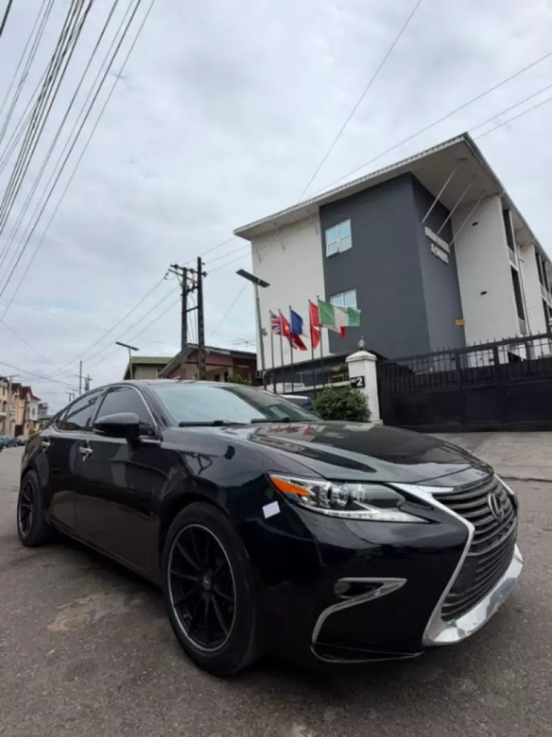 Lexus ES   - 2013