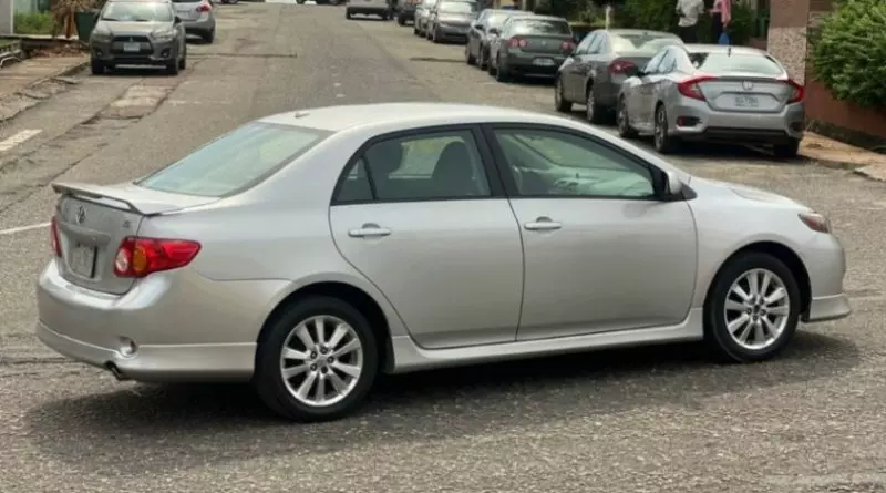 TOYOTA Corolla   - 2010