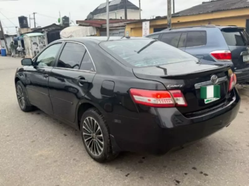 TOYOTA Camry   - 2010