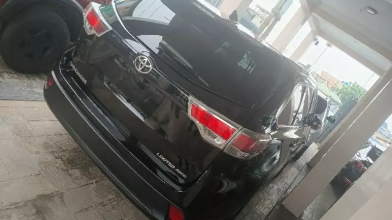 Toyota Highlander   - 2015