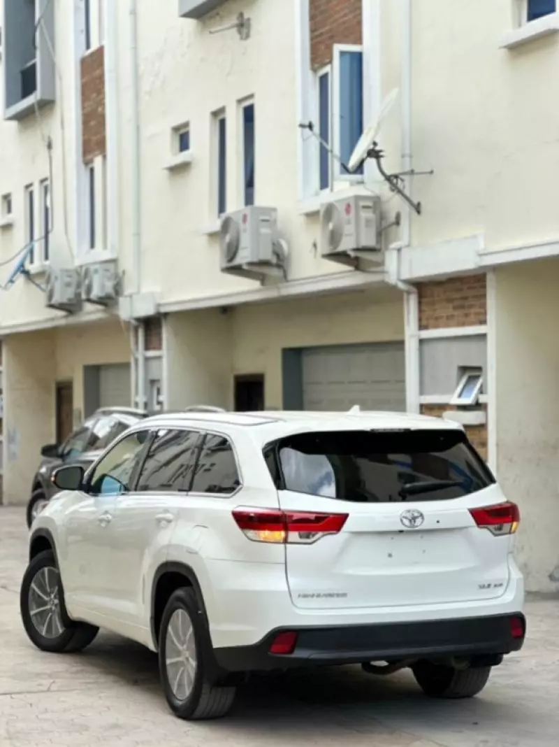 Toyota Highlander   - 2018