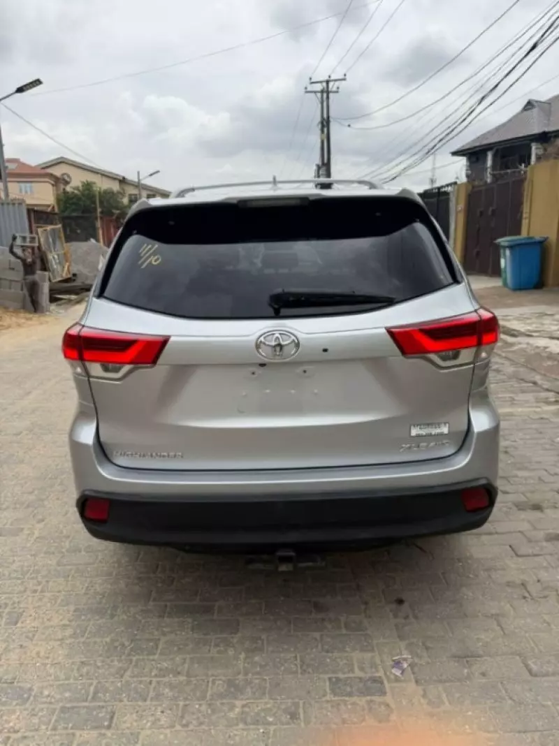 Toyota Highlander   - 2017