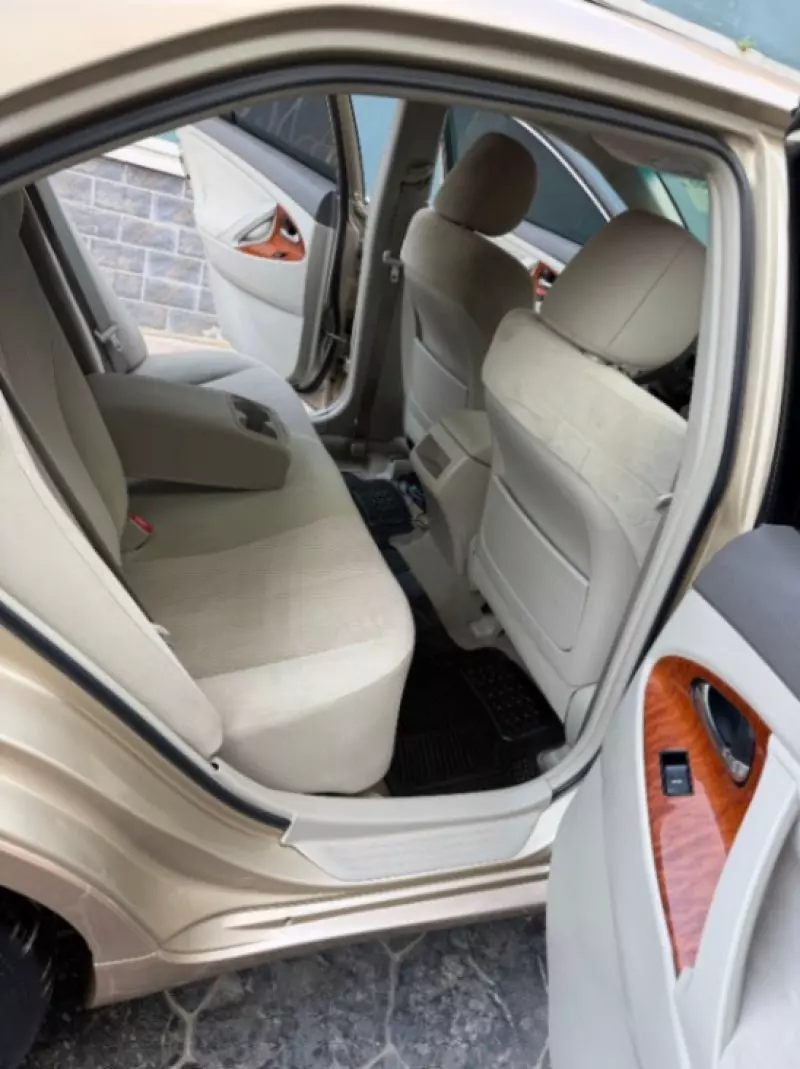 Toyota Camry   - 2011