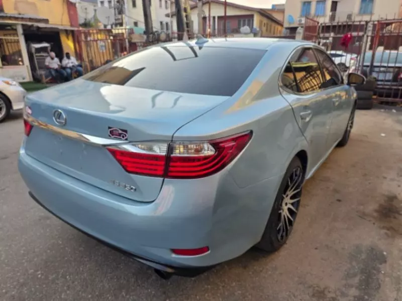 Lexus ES   - 2014