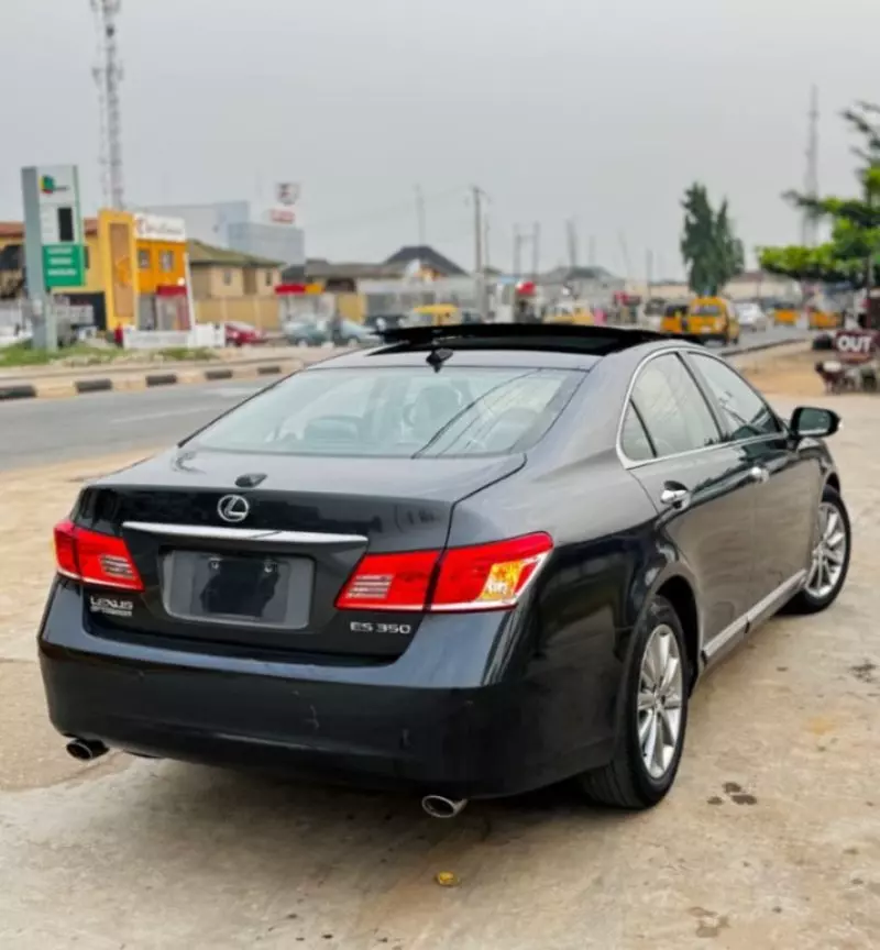 Lexus ES   - 2010