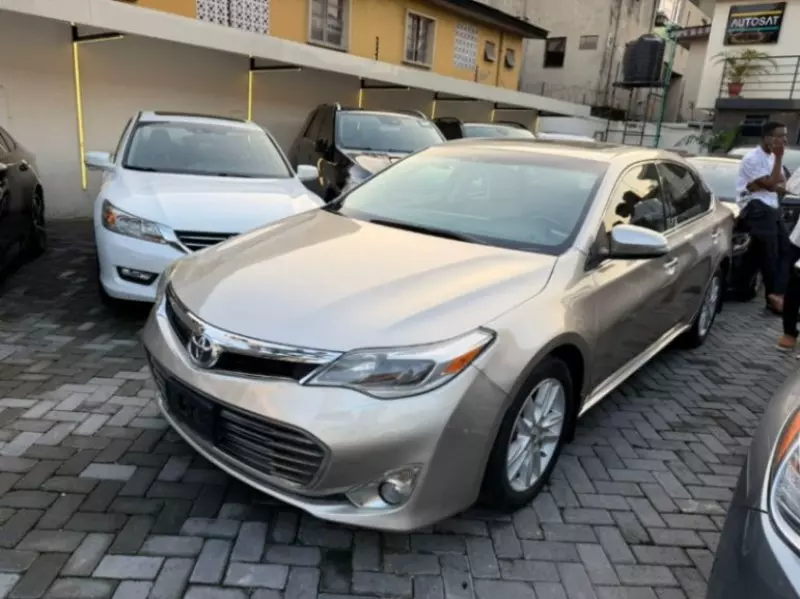 Toyota Avalon   - 2013