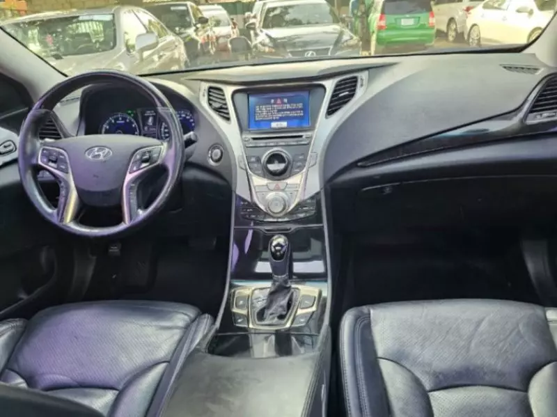 Hyundai Grandeur   - 2012