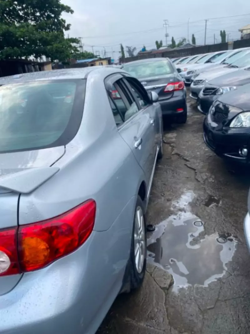 TOYOTA Corolla   - 2010