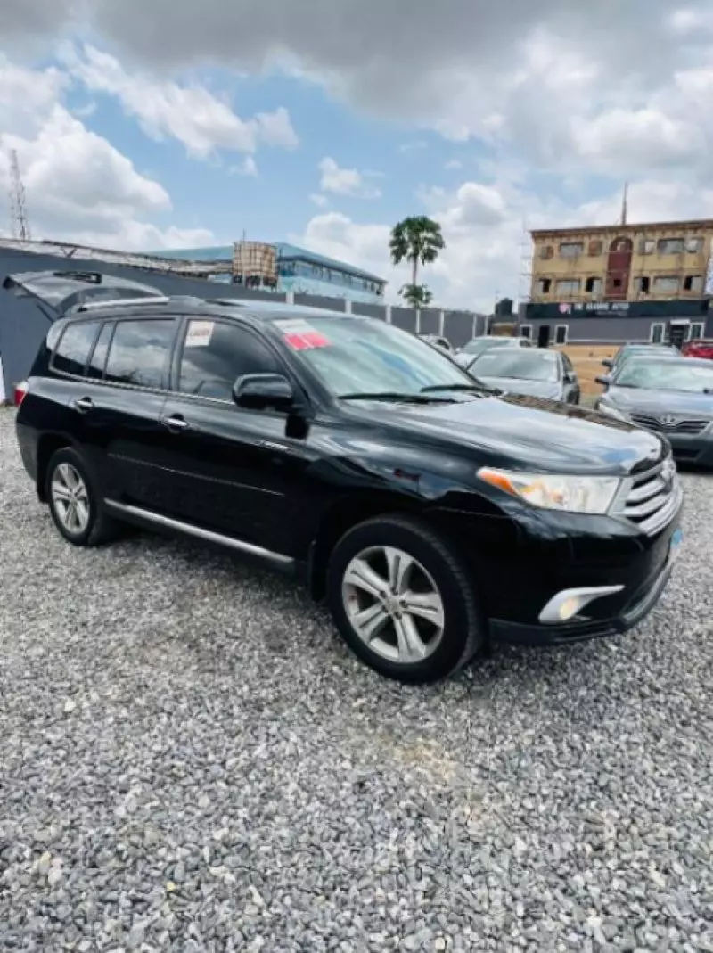 Toyota Highlander   - 2012