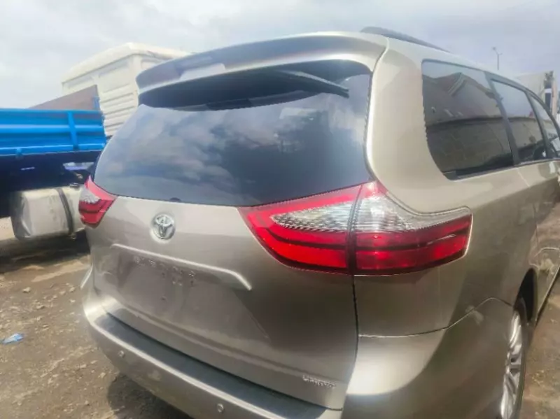 TOYOTA Sienna   - 2015